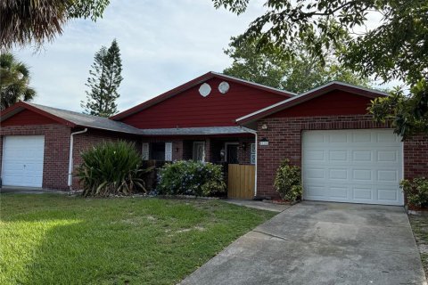 Duplex in Edgewater, Florida 2 bedrooms, 87.51 sq.m. № 1827974 - photo 1