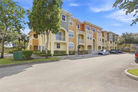 Condominio en venta en Doral, Florida, 3 dormitorios, 139.63 m2 № 2393258 - foto 3