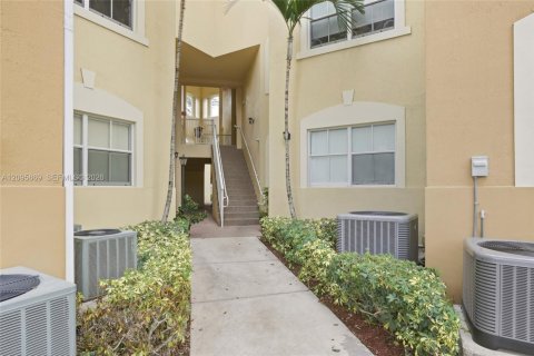 Condominio en venta en Doral, Florida, 3 dormitorios, 139.63 m2 № 2393258 - foto 4