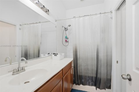 Condominio en venta en Doral, Florida, 3 dormitorios, 139.63 m2 № 2393258 - foto 18