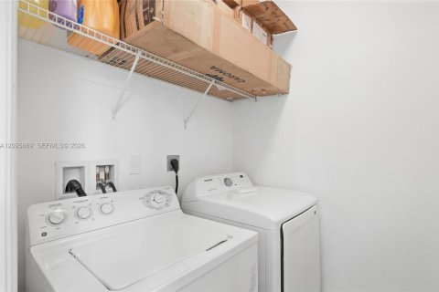 Condominio en venta en Doral, Florida, 3 dormitorios, 139.63 m2 № 2393258 - foto 13