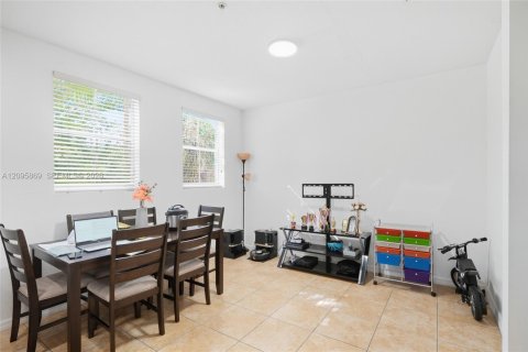 Condominio en venta en Doral, Florida, 3 dormitorios, 139.63 m2 № 2393258 - foto 12