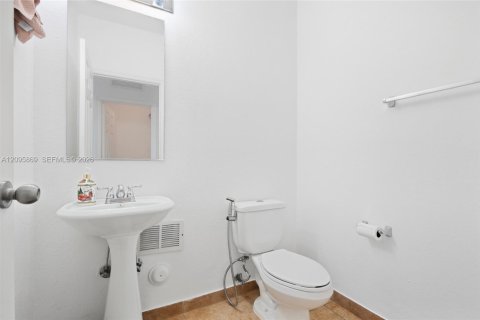 Condominio en venta en Doral, Florida, 3 dormitorios, 139.63 m2 № 2393258 - foto 14