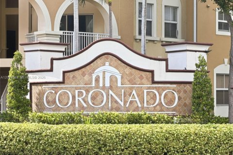Condominio en Doral, Florida, 3 dormitorios  № 2393258