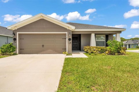 House in Lakeland, Florida 4 bedrooms, 164.72 sq.m. № 1876205 - photo 3