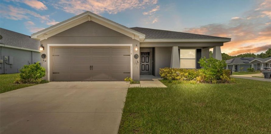 House in Lakeland, Florida 4 bedrooms, 164.72 sq.m. № 1876205