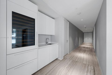 Condominio en venta en Miami, Florida, 4 dormitorios, 427.35 m2 № 2056067 - foto 26