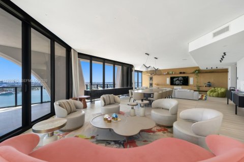 Condominio en venta en Miami, Florida, 4 dormitorios, 427.35 m2 № 2056067 - foto 16