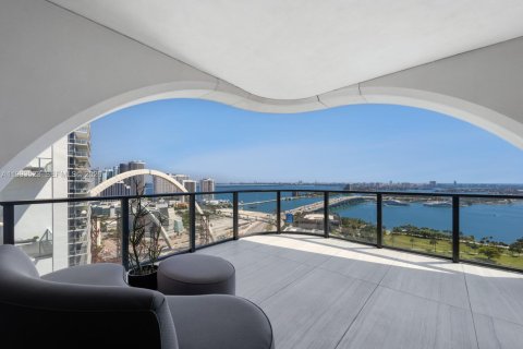 Condominio en Miami, Florida, 4 dormitorios  № 2056067