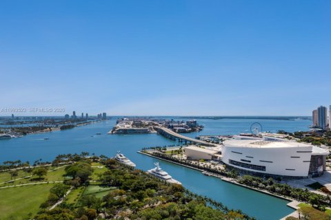 Condominio en venta en Miami, Florida, 4 dormitorios, 427.35 m2 № 2056067 - foto 6