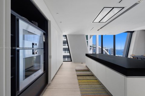 Condominio en venta en Miami, Florida, 4 dormitorios, 427.35 m2 № 2056067 - foto 25