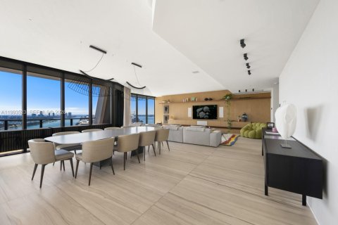 Condominio en venta en Miami, Florida, 4 dormitorios, 427.35 m2 № 2056067 - foto 15