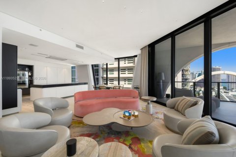 Condominio en venta en Miami, Florida, 4 dormitorios, 427.35 m2 № 2056067 - foto 18