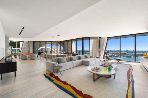 Condominio en venta en Miami, Florida, 4 dormitorios, 427.35 m2 № 2056067 - foto 10