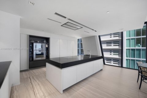 Condominio en venta en Miami, Florida, 4 dormitorios, 427.35 m2 № 2056067 - foto 24