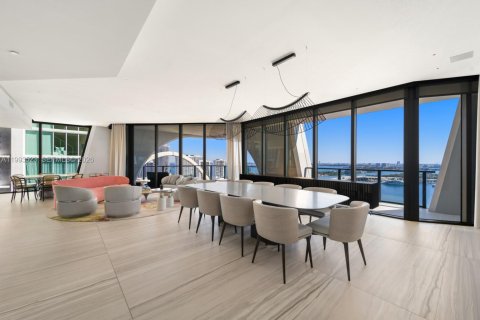 Condominio en venta en Miami, Florida, 4 dormitorios, 427.35 m2 № 2056067 - foto 13