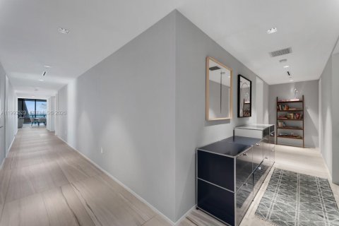 Condominio en venta en Miami, Florida, 4 dormitorios, 427.35 m2 № 2056067 - foto 30