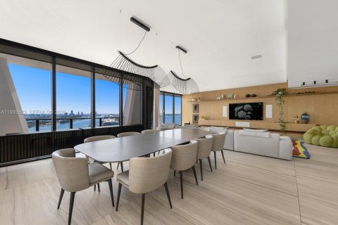 Condominio en venta en Miami, Florida, 4 dormitorios, 427.35 m2 № 2056067 - foto 14