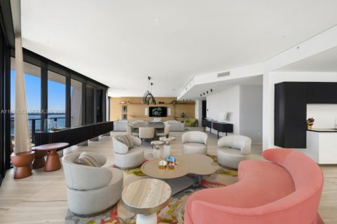 Condominio en venta en Miami, Florida, 4 dormitorios, 427.35 m2 № 2056067 - foto 17