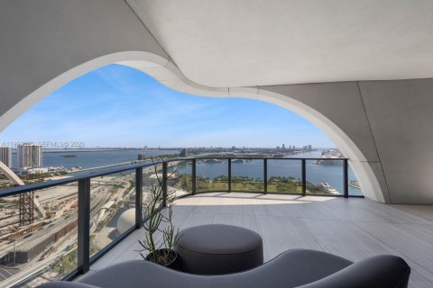 Condominio en venta en Miami, Florida, 4 dormitorios, 427.35 m2 № 2056067 - foto 4