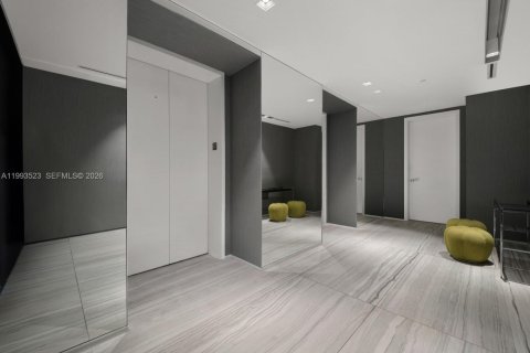 Condominio en venta en Miami, Florida, 4 dormitorios, 427.35 m2 № 2056067 - foto 8