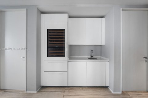 Condominio en venta en Miami, Florida, 4 dormitorios, 427.35 m2 № 2056067 - foto 27