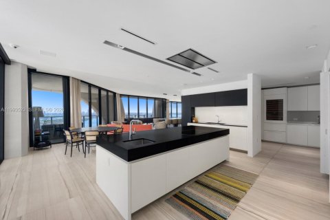 Condominio en venta en Miami, Florida, 4 dormitorios, 427.35 m2 № 2056067 - foto 23