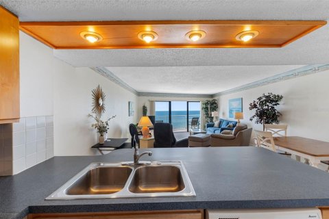 Condo in Indian Rocks Beach, Florida, 1 bedroom № 2233152 - photo 13