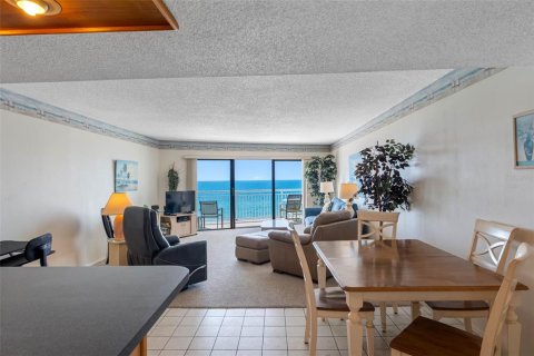 Condo in Indian Rocks Beach, Florida, 1 bedroom № 2233152 - photo 11