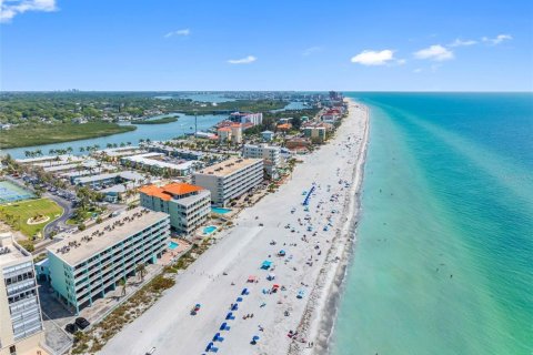 Condo in Indian Rocks Beach, Florida, 1 bedroom № 2233152 - photo 26