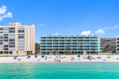 Condo in Indian Rocks Beach, Florida, 1 bedroom № 2233152 - photo 29