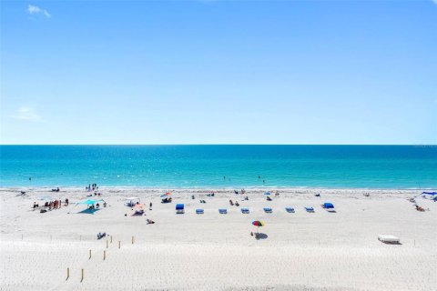 Condo in Indian Rocks Beach, Florida, 1 bedroom № 2233152 - photo 8