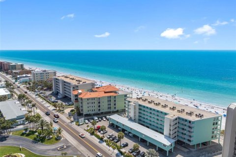 Condo in Indian Rocks Beach, Florida, 1 bedroom № 2233152 - photo 23