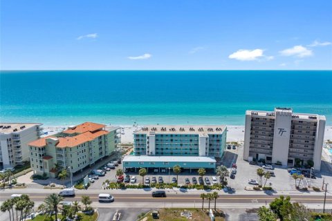 Condo in Indian Rocks Beach, Florida, 1 bedroom № 2233152 - photo 20