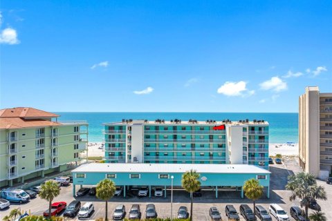 Condo in Indian Rocks Beach, Florida, 1 bedroom № 2233152 - photo 16