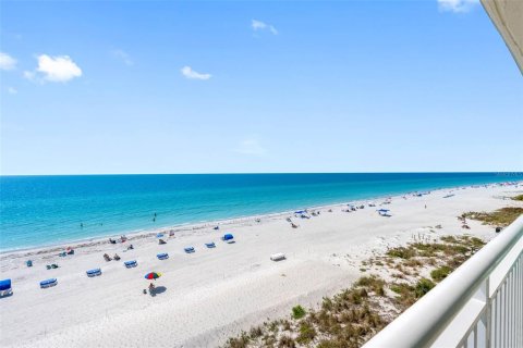 Condo in Indian Rocks Beach, Florida, 1 bedroom № 2233152 - photo 9