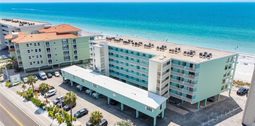 Condo in Indian Rocks Beach, Florida, 1 bedroom № 2233152