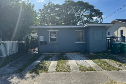 Commercial property in Miami, Florida 125.33 sq.m. № 1794075 - photo 1