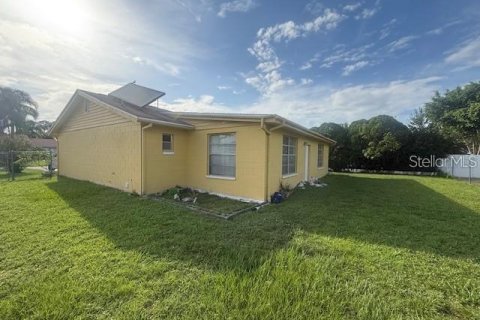 Villa ou maison à vendre à Kissimmee, Floride: 3 chambres, 151.52 m2 № 2400456 - photo 14