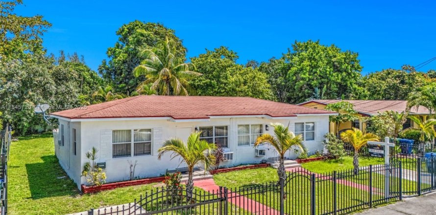 Villa ou maison à Miami, Floride 2 chambres, 165.37 m2 № 1842563