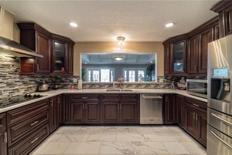 House in Altamonte Springs, Florida 4 bedrooms, 290.04 sq.m. № 2203010 - photo 6