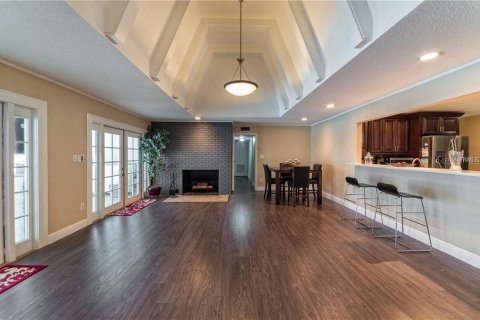 House in Altamonte Springs, Florida 4 bedrooms, 290.04 sq.m. № 2203010 - photo 9