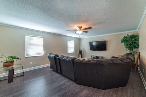 House in Altamonte Springs, Florida 4 bedrooms, 290.04 sq.m. № 2203010 - photo 12