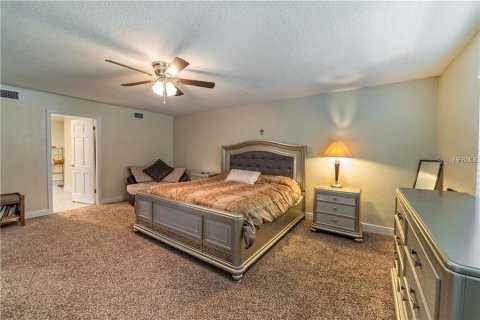 House in Altamonte Springs, Florida 4 bedrooms, 290.04 sq.m. № 2203010 - photo 11