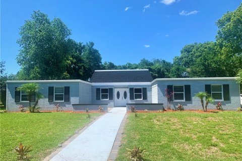House in Altamonte Springs, Florida 4 bedrooms, 290.04 sq.m. № 2203010