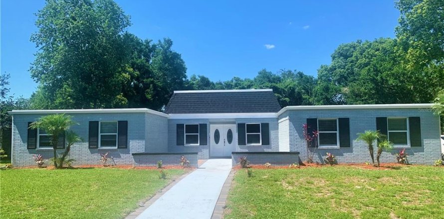 House in Altamonte Springs, Florida 4 bedrooms, 290.04 sq.m. № 2203010