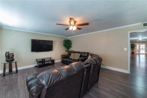 House in Altamonte Springs, Florida 4 bedrooms, 290.04 sq.m. № 2203010 - photo 13