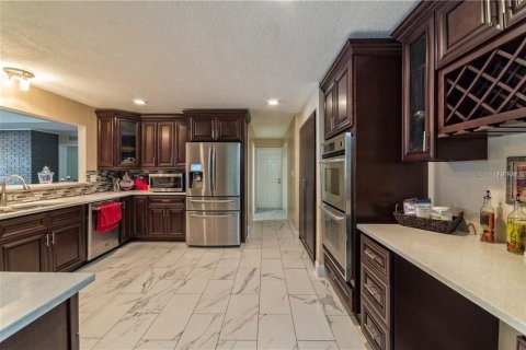 House in Altamonte Springs, Florida 4 bedrooms, 290.04 sq.m. № 2203010 - photo 8