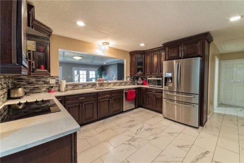 House in Altamonte Springs, Florida 4 bedrooms, 290.04 sq.m. № 2203010 - photo 7