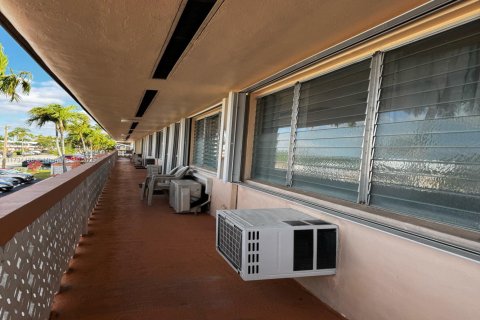 Купить кондоминиум в Халландейл-Бич, Флорида 1 спальня, 58.06м2, № 1811556 - фото 11